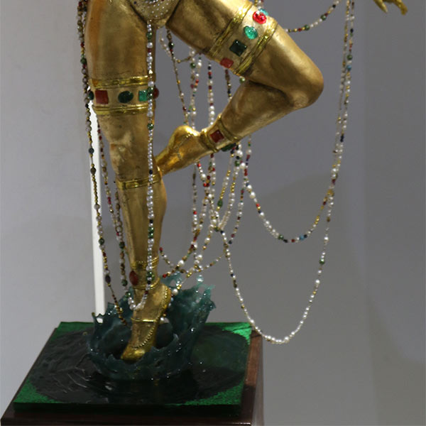 Siren sculpture by Izzie Newman inspired by Love, Death & Robots 'Jibaro'