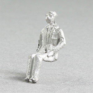 1:100 seated figures