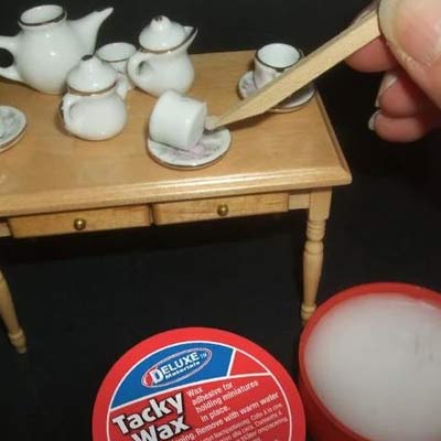 A clever temporary wax adhesive with a multitude of uses in modelling