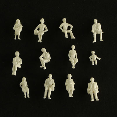 1:100 seated figures