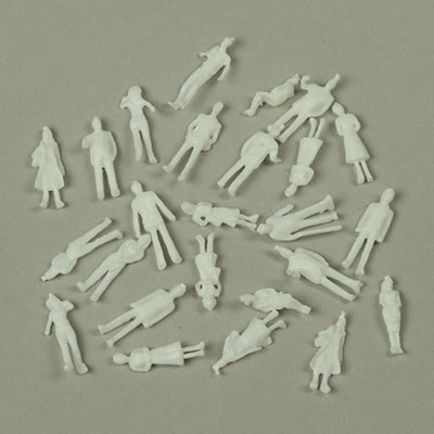 1:100 white assorted plastic figures