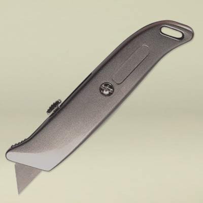 Retractable heavy duty utility knife