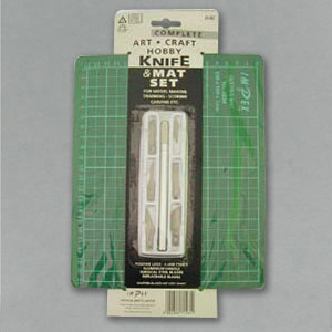 Knife set with cutting mat