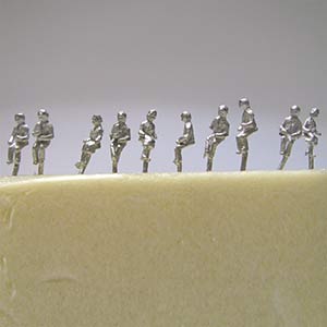 1:250 seated figures