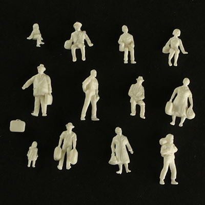 1:100 figures standing/seated Pk12